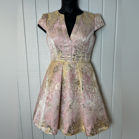 Vince Camuto Women's Jacquard Cap Sleeve Fit and Flare Pink and Gold Size 6 - Picture 5 of 15